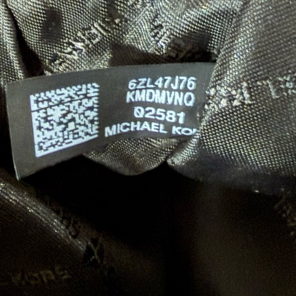 Michael Kors Haircalf Animal Print Crossbody Bag & Matching Card Holder Set - Picture 5 of 10